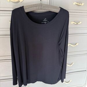 J Jill quality tee. Flattering scoop neckline. Navy blue. Petite L.